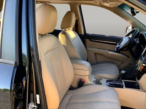 Used 2012 Hyundai Santa Fe Limited w/ Navigation Pkg 4 FWD image 9