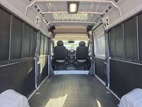 Used 2025 RAM ProMaster 2500 w/ Convenience Group FWD image 13