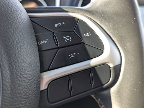 Used 2019 Jeep Compass Latitude image 12