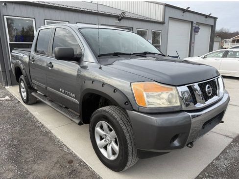 Used 2013 Nissan Titan SV image 1