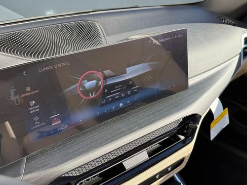 New 2026 BMW 330i Sedan w/ M Sport Package image 28