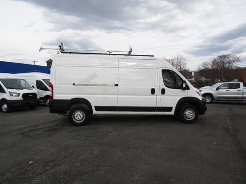 Used 2024 RAM ProMaster 2500 w/ Convenience Group image 8