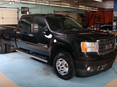 Used 2012 GMC Sierra 3500 Denali image 2
