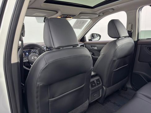 Used 2022 Nissan Rogue SV w/ SV Premium Package image 26