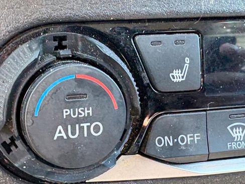 Used 2020 Nissan Kicks SR w/ SR Premium Package image 13