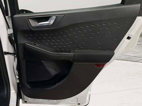 Used 2020 Ford Escape SE image 24