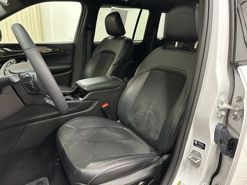 Used 2023 Jeep Grand Cherokee Altitude image 23