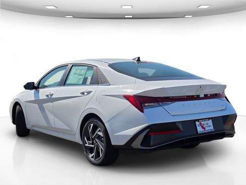 New 2025 Hyundai Elantra Limited image 5
