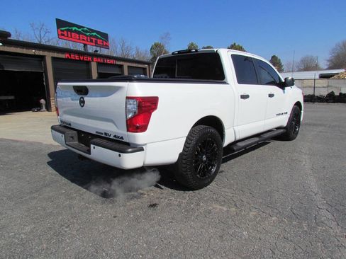 Used 2018 Nissan Titan SV w/ SV Convenience Package image 7