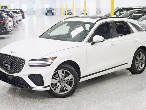 Used 2022 Genesis GV70 3.5T Sport w/ Sport Advanced Package AWD/4WD image 7