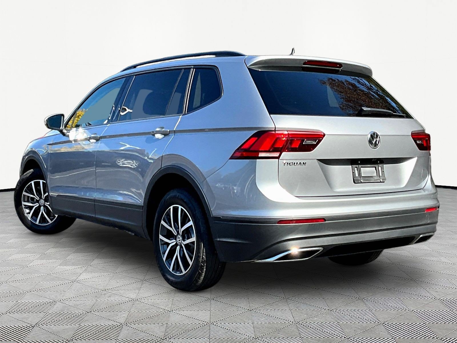 Used 2021 Volkswagen Tiguan S FWD image 4