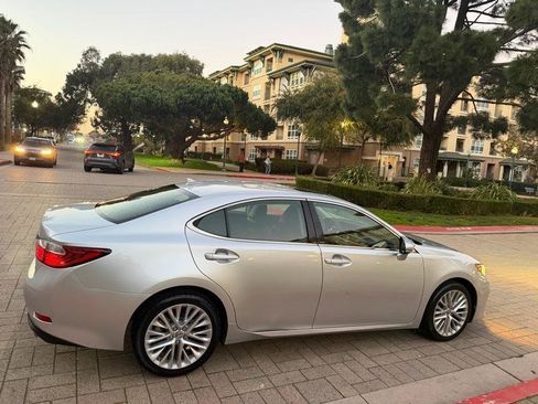 Used 2013 Lexus ES 350 w/ Luxury Pkg FWD image 20