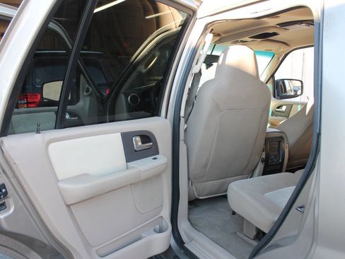 Used 2003 Ford Expedition XLT image 23