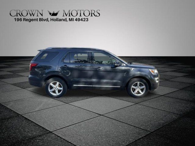 Used 2017 Ford Explorer XLT w/ Equipment Group 201A AWD/4WD image 2
