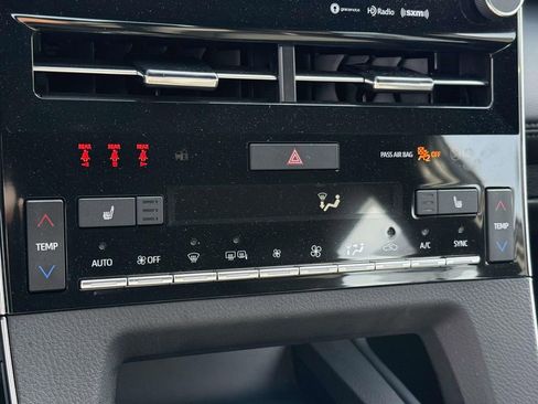 Used 2022 Toyota Avalon XSE w/ Carpet Mat Package (TMS) image 19