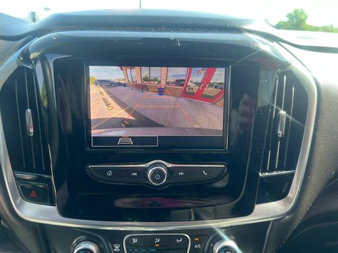 Used 2020 Chevrolet Traverse LS AWD/4WD image 13