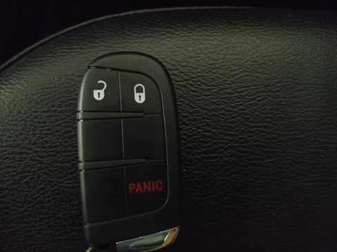 Used 2020 Jeep Compass Latitude FWD image 32