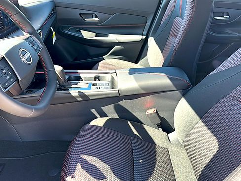 New 2026 Nissan Sentra SR w/ Floor Mat Package image 10