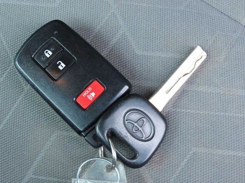 Used 2022 Toyota Tacoma TRD Off-Road image 38