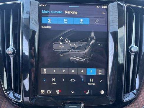 Certified 2024 Volvo XC60 T8 Ultimate w/ Protection Package Premier image 29