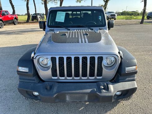 Used 2020 Jeep Gladiator Sport w/ Quick Order Package 24S AWD/4WD image 2