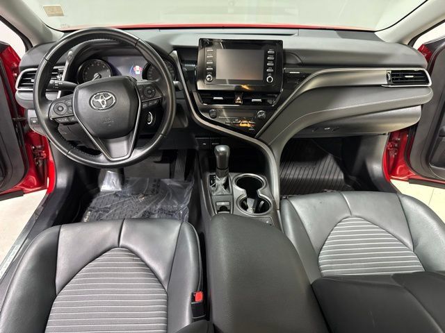 Used 2021 Toyota Camry SE AWD/4WD image 2