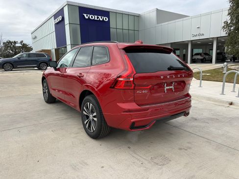 Certified 2025 Volvo XC60 B5 Core w/ Protection Package Premier AWD/4WD image 4