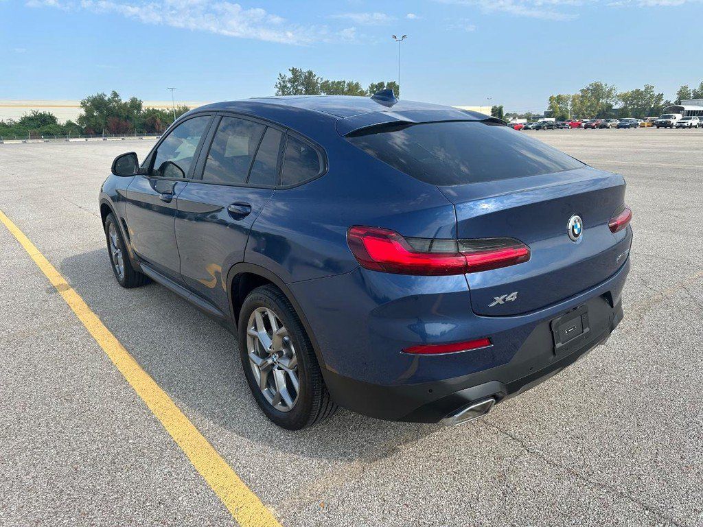 Used 2024 BMW X4 xDrive30i w/ Premium Package AWD/4WD image 3