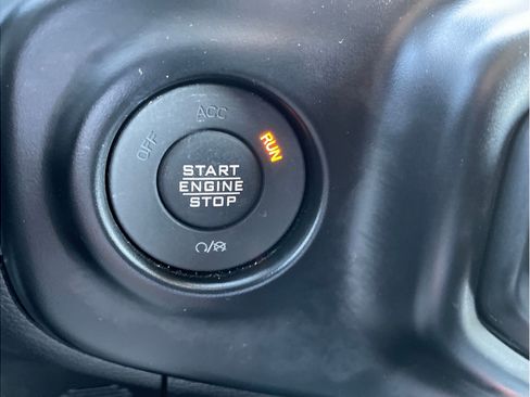 Used 2022 Jeep Wrangler Unlimited Sahara AWD/4WD image 24