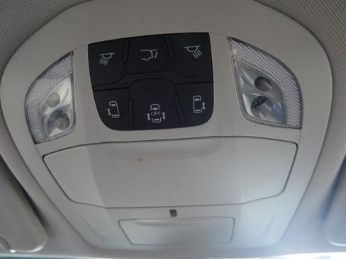 Used 2023 Chrysler Pacifica Touring-L image 30
