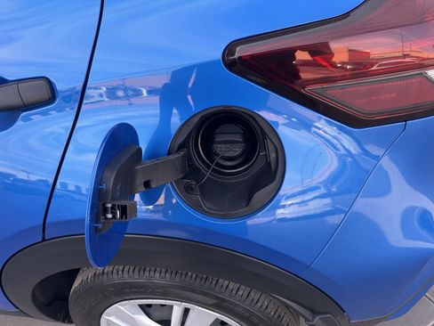 Used 2023 Nissan Kicks S image 32