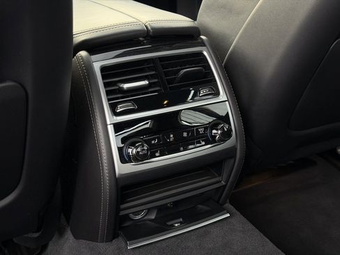 Used 2022 BMW 750i xDrive w/ Executive Package image 32