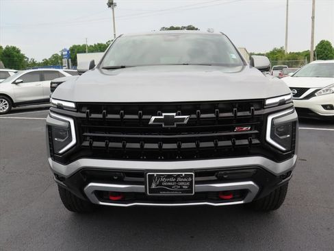 Used 2025 Chevrolet Suburban Z71 AWD/4WD image 9