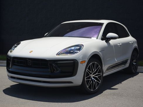 Certified 2026 Porsche Macan Turbo AWD/4WD image 1