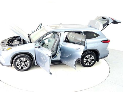 Certified 2021 Toyota Highlander XLE image 22