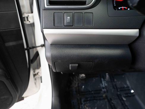 Used 2016 Toyota Camry SE image 11