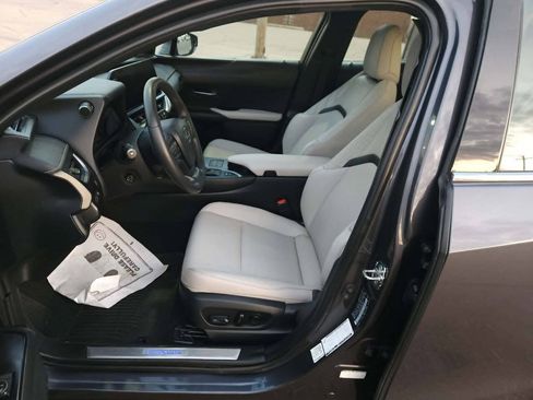 Used 2024 Lexus UX 250h AWD w/ Premium Package image 11