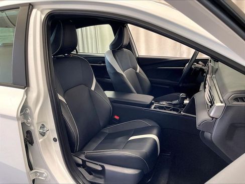 Certified 2025 Toyota Camry SE FWD image 11