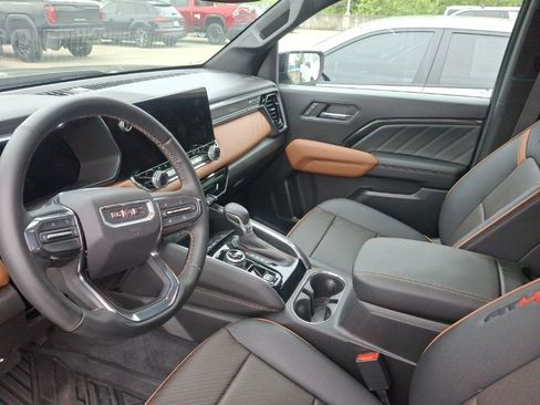 Used 2023 GMC Canyon AT4 w/ AT4 Premium Package AWD/4WD image 9