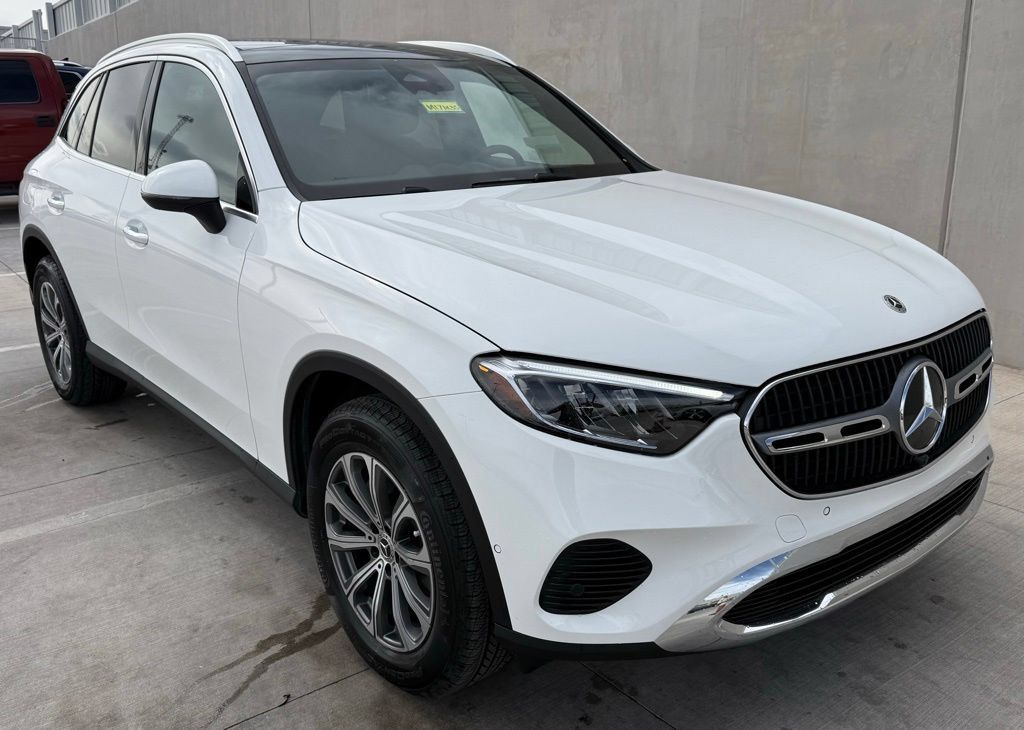 Used 2026 Mercedes-Benz GLC 300 4MATIC image 2