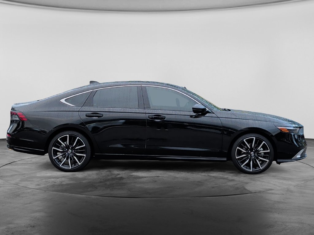 Used 2024 Honda Accord Touring image 8