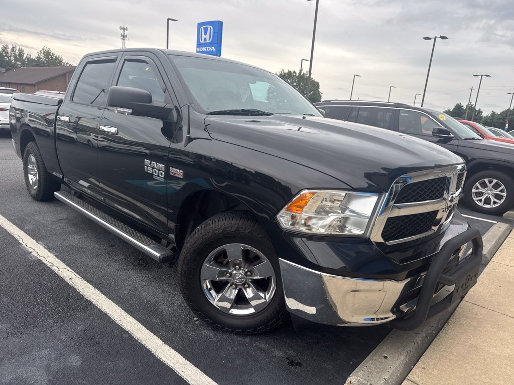 Used 2020 RAM 1500 Classic SLT w/ Luxury Group RWD image 2
