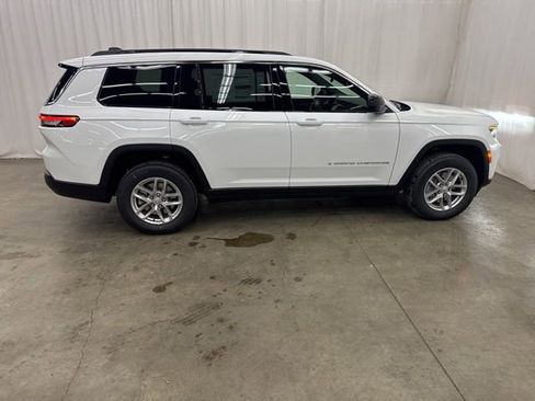 New 2025 Jeep Grand Cherokee L Laredo image 32