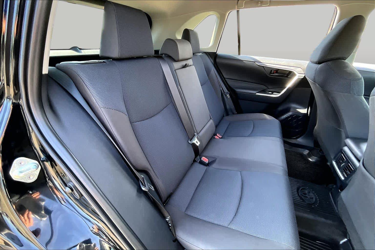 Certified 2024 Toyota RAV4 LE AWD/4WD image 19