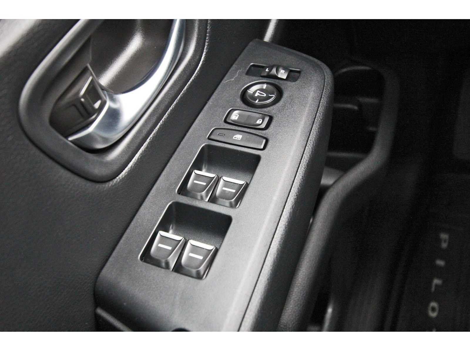 Used 2025 Honda Pilot Touring image 21