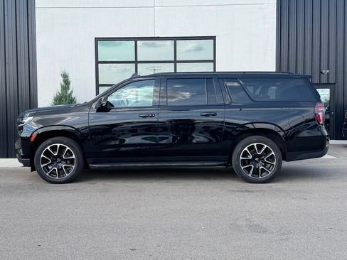 Used 2022 Chevrolet Suburban RST w/ Luxury Package AWD/4WD image 2