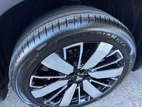 New 2026 Mitsubishi Outlander SE image 13