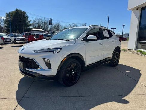 Used 2024 Buick Encore GX Sport Touring image 3