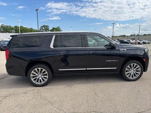 Certified 2023 GMC Yukon XL Denali w/ Denali Reserve Package AWD/4WD image 9