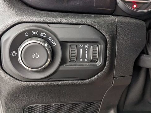 Used 2021 Jeep Wrangler Unlimited Sahara AWD/4WD image 21